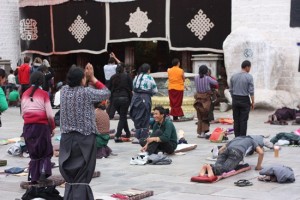 Pilgrims praying outside Jokhang Temple