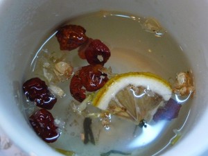 Tea, lemon and red dates